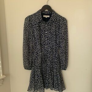 LOFT by ANN TAYLOR NAVY WHITE TIE WAIST RUFFLE HEM LONG SLEEVE LEAF PRIN…